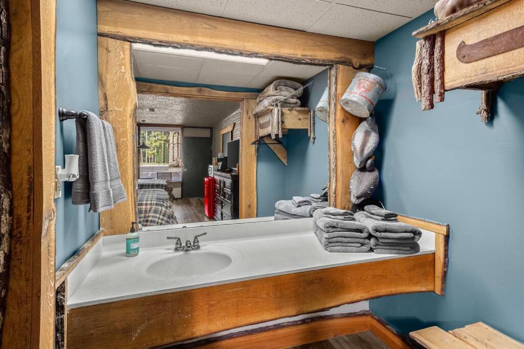 Stonegate Lodge King Bed Wifi Roku Tv Salt Water Pool Room #203 Юрика Спрингс Экстерьер фото