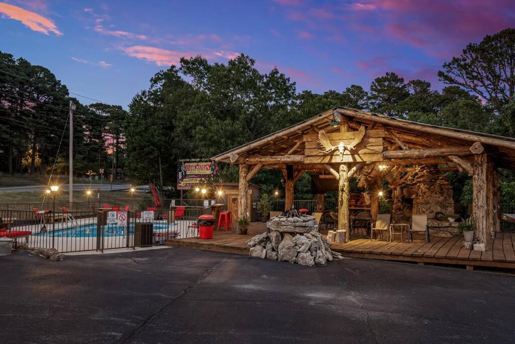 Stonegate Lodge King Bed Wifi Roku Tv Salt Water Pool Room #203 Юрика Спрингс Экстерьер фото
